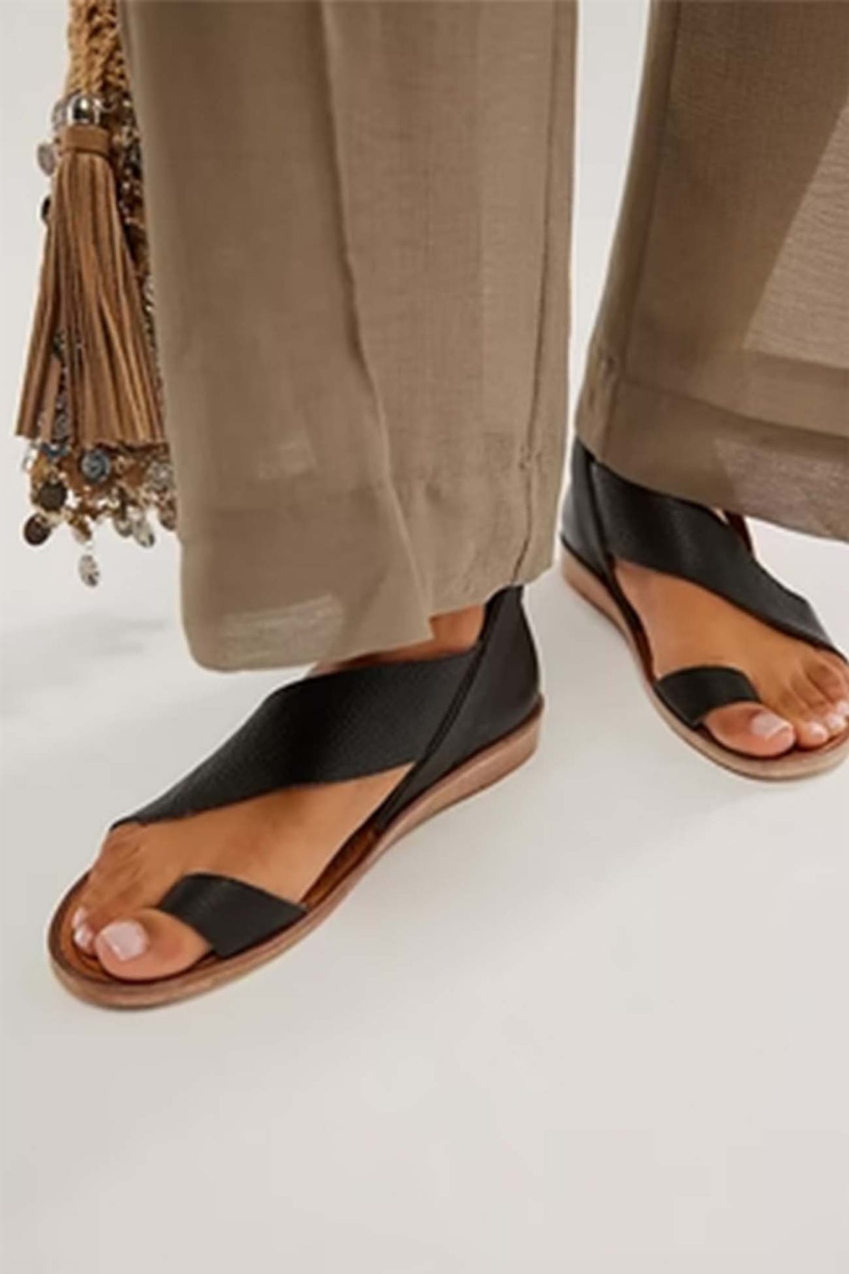 Crisscross Flat Sandals for Women β Effortless Style & Comfort