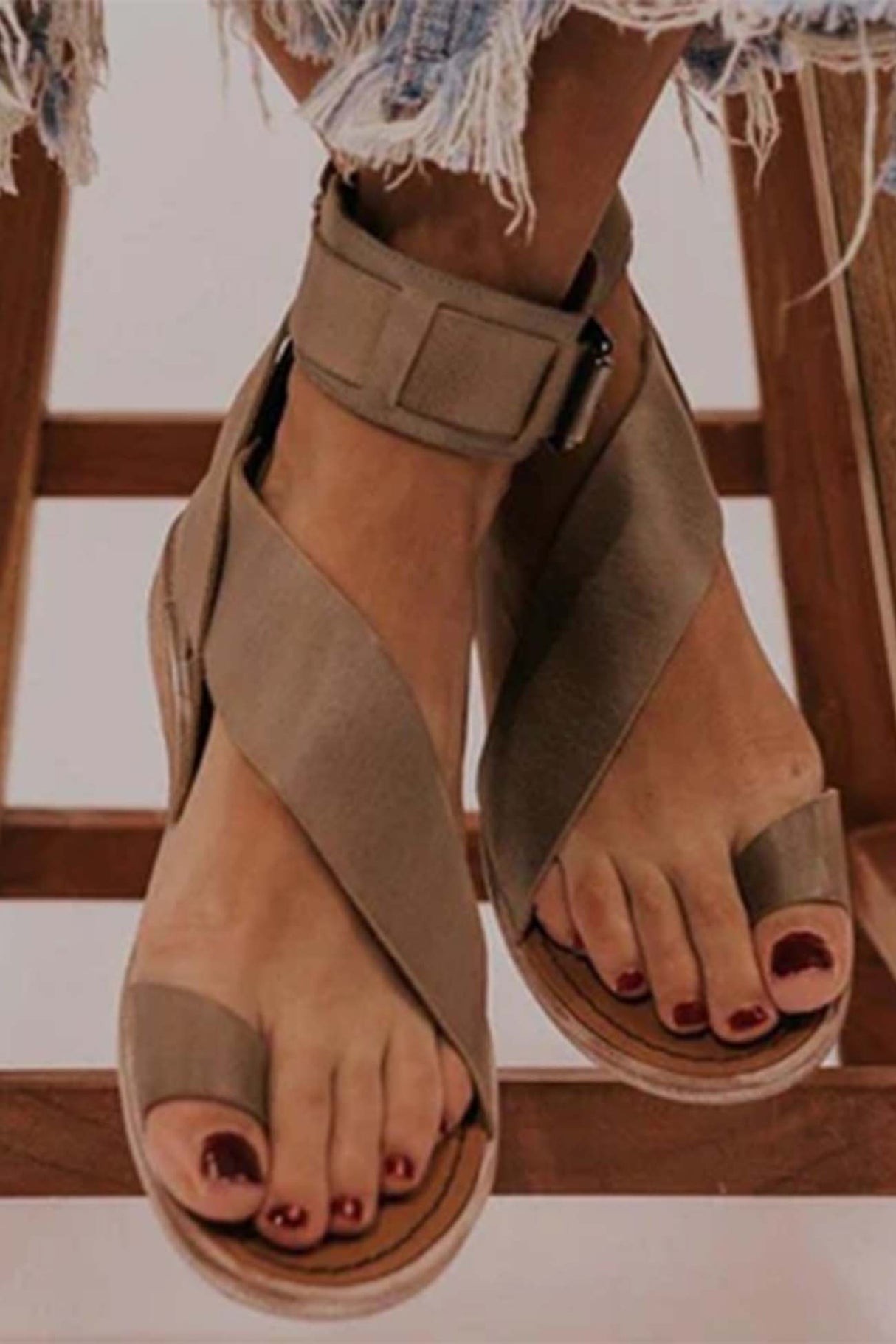 Crisscross Flat Sandals for Women β Effortless Style & Comfort