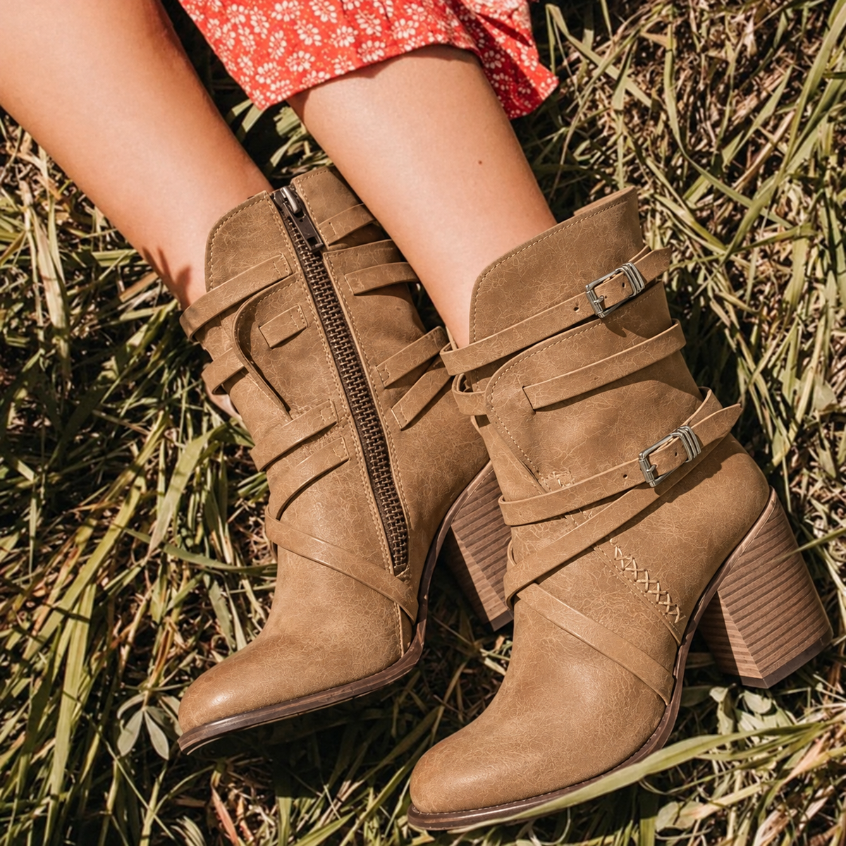 Retro Belt Buckle Boots for Women β Stylish & Comfortable