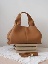 Chic Black Crossbody Bag for Women – Stylish & Versatile