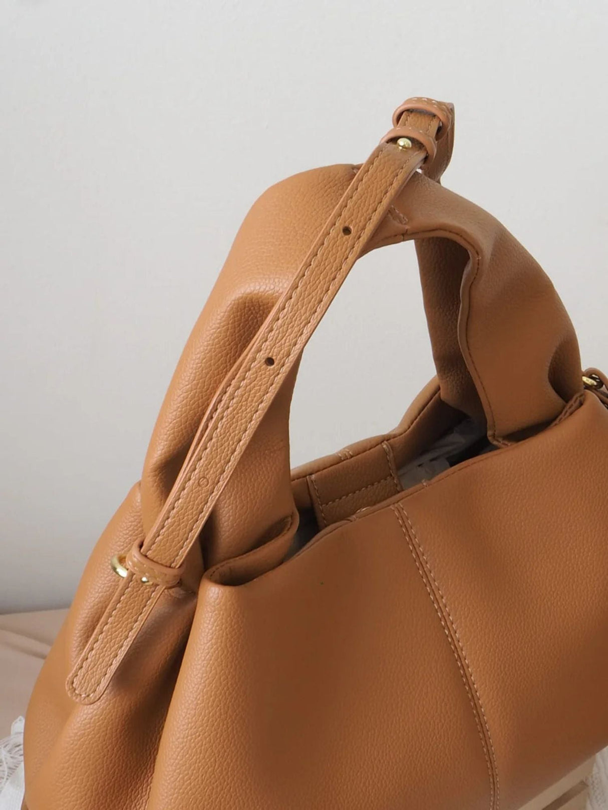 Chic Black Crossbody Bag for Women – Stylish & Versatile