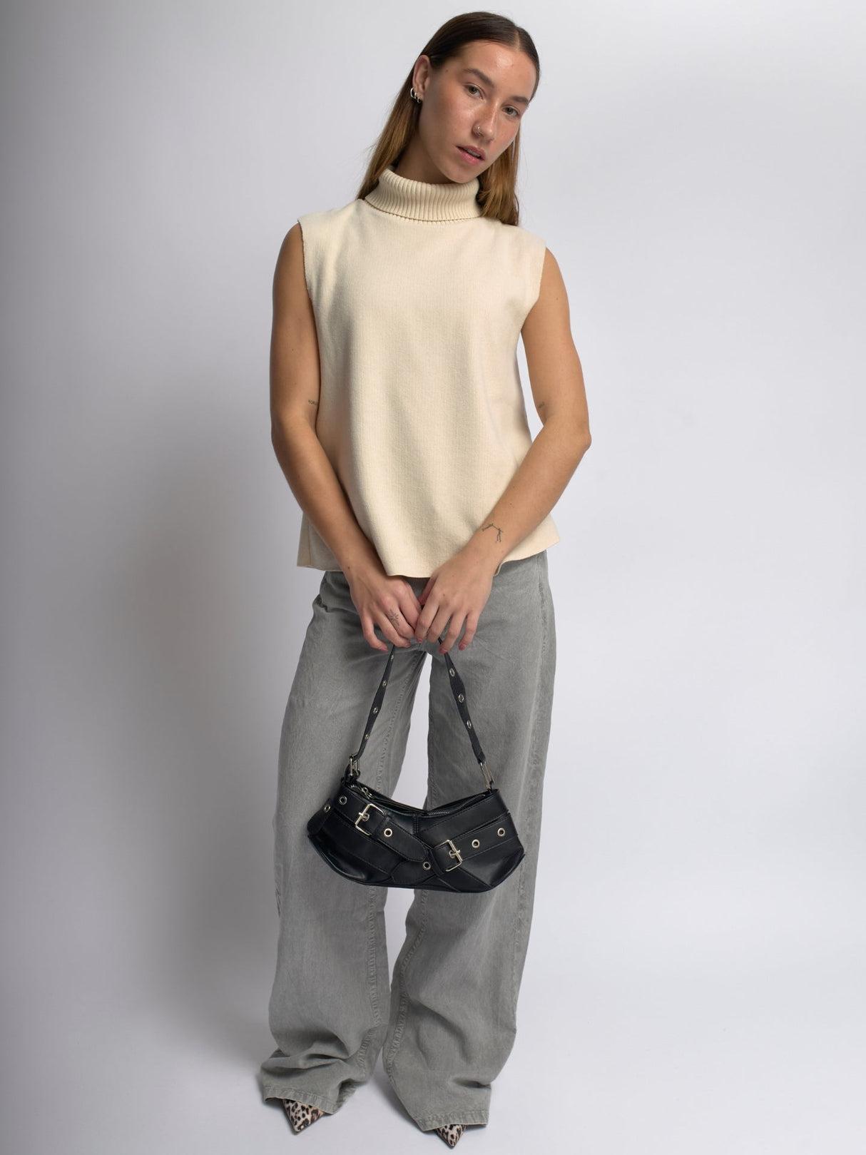 Chic Mini Shoulder Bag for Women – Edgy Design & Spacious Compartment