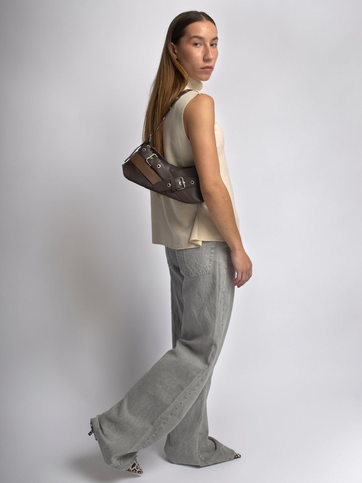 Chic Mini Shoulder Bag for Women – Edgy Design & Spacious Compartment