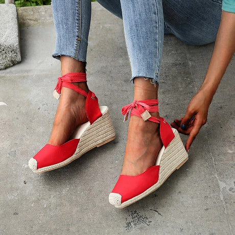 Closed-Toe Black Wedge Sandals for Women – Chic & Comfortable Style
