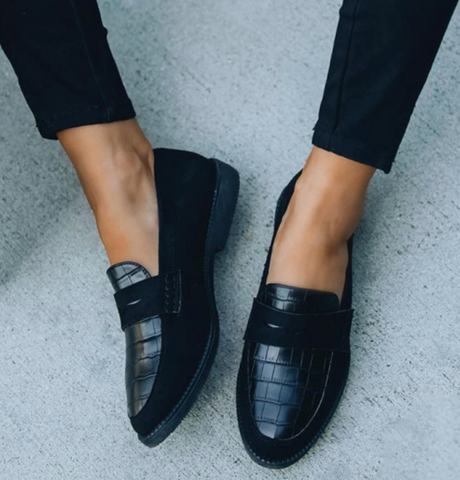 Croc-Embossed Black Loafers for Women – Effortless Style & All-Day Comfort