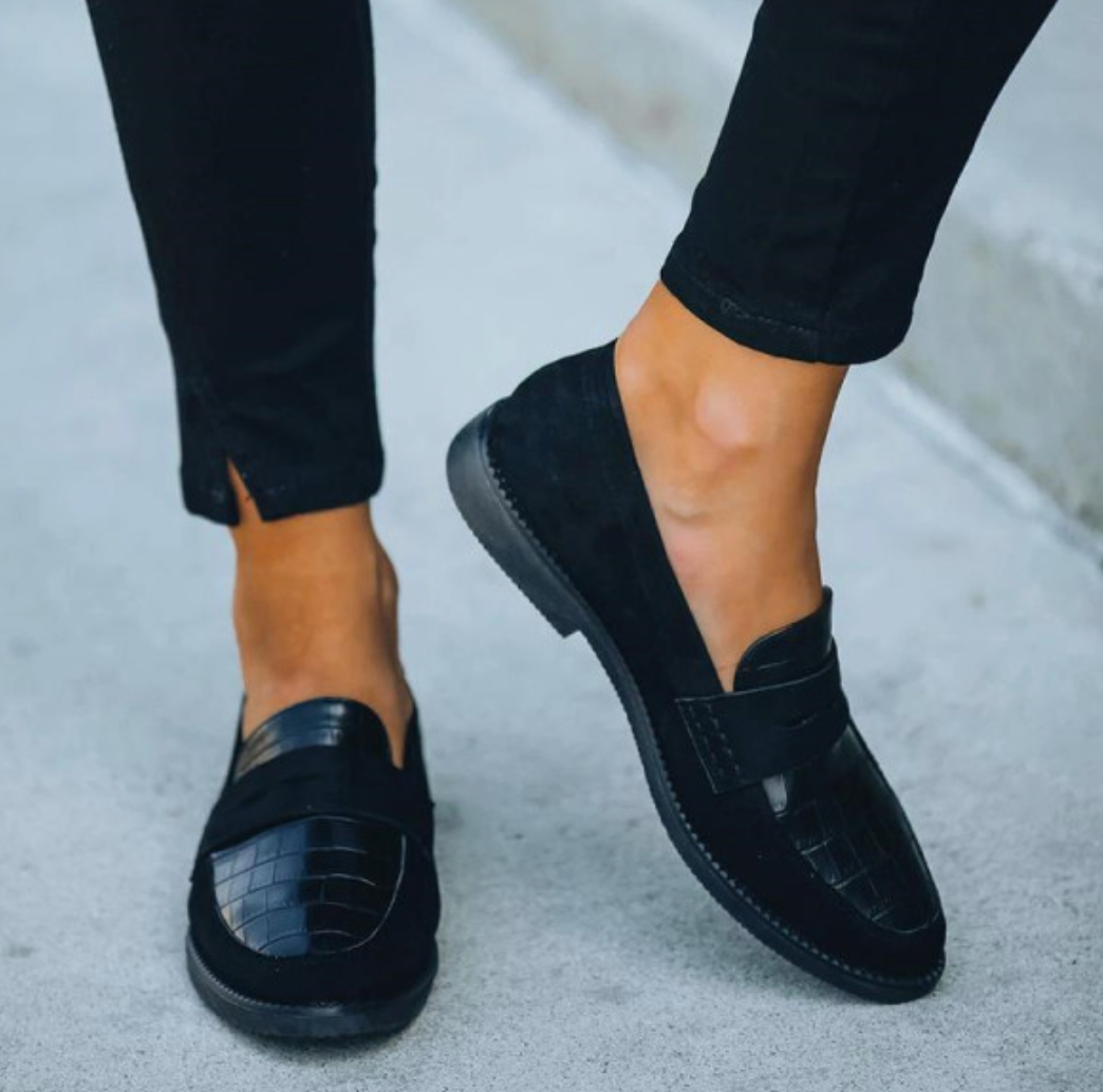 Croc-Embossed Black Loafers for Women – Effortless Style & All-Day Comfort