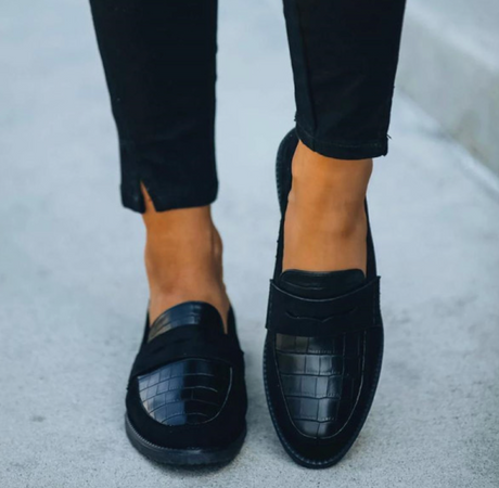 Croc-Embossed Black Loafers for Women – Effortless Style & All-Day Comfort