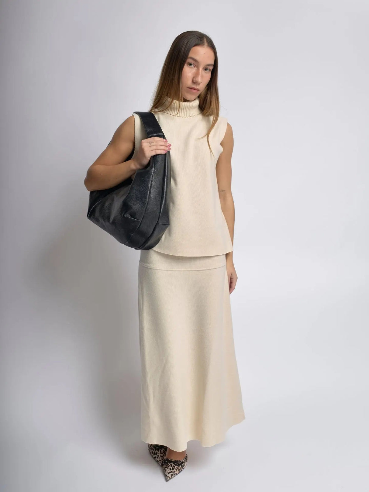 Distressed Black Shoulder Bag for Women – Stylish & Spacious Design