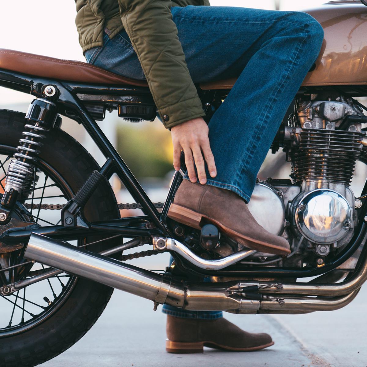 High-Top Cowboy Boots for Men – Stylish & Durable Suede Design