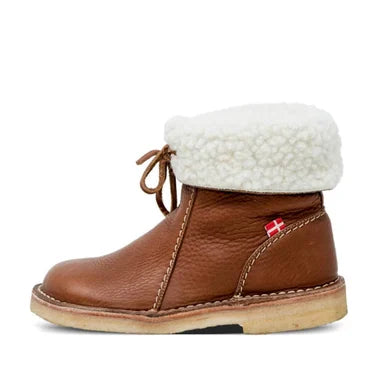 Lace-Up Snow Boots for Women – Cozy & Stylish for Winter
