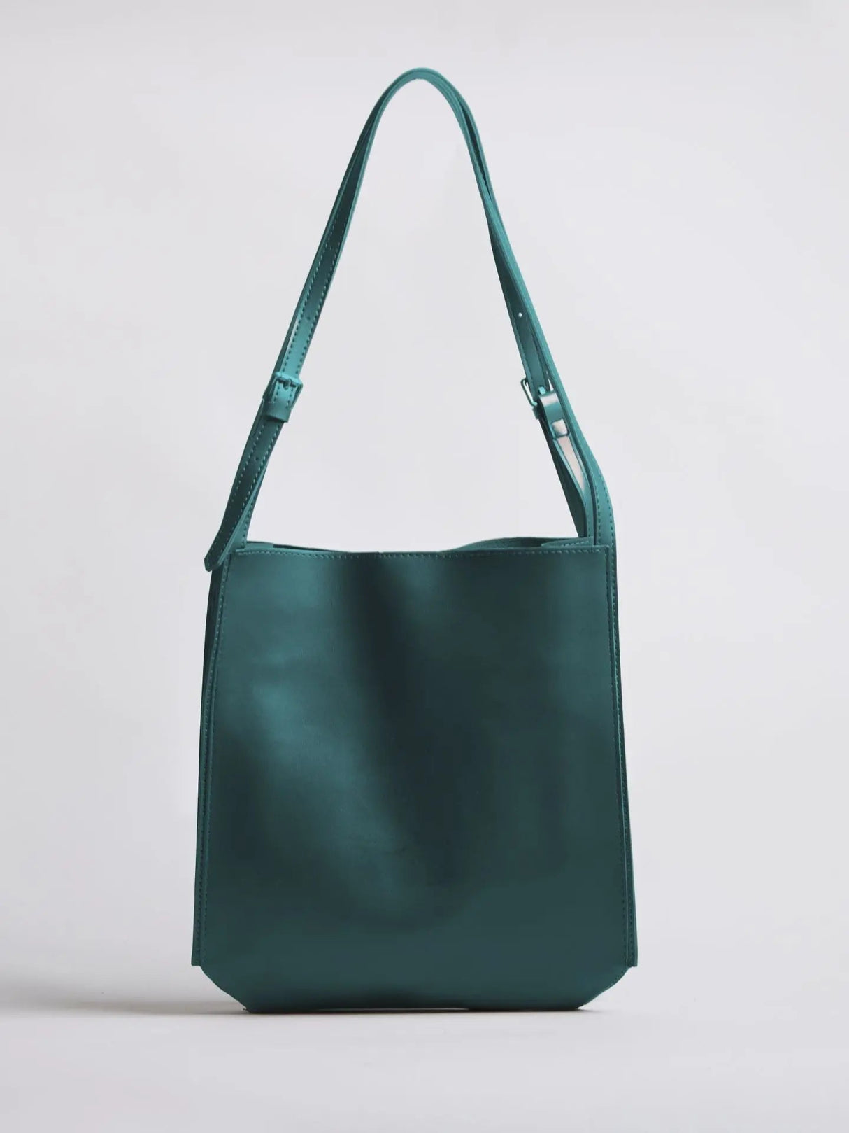 Minimalist Chic Tote Bag for Women – Stylish & Functional