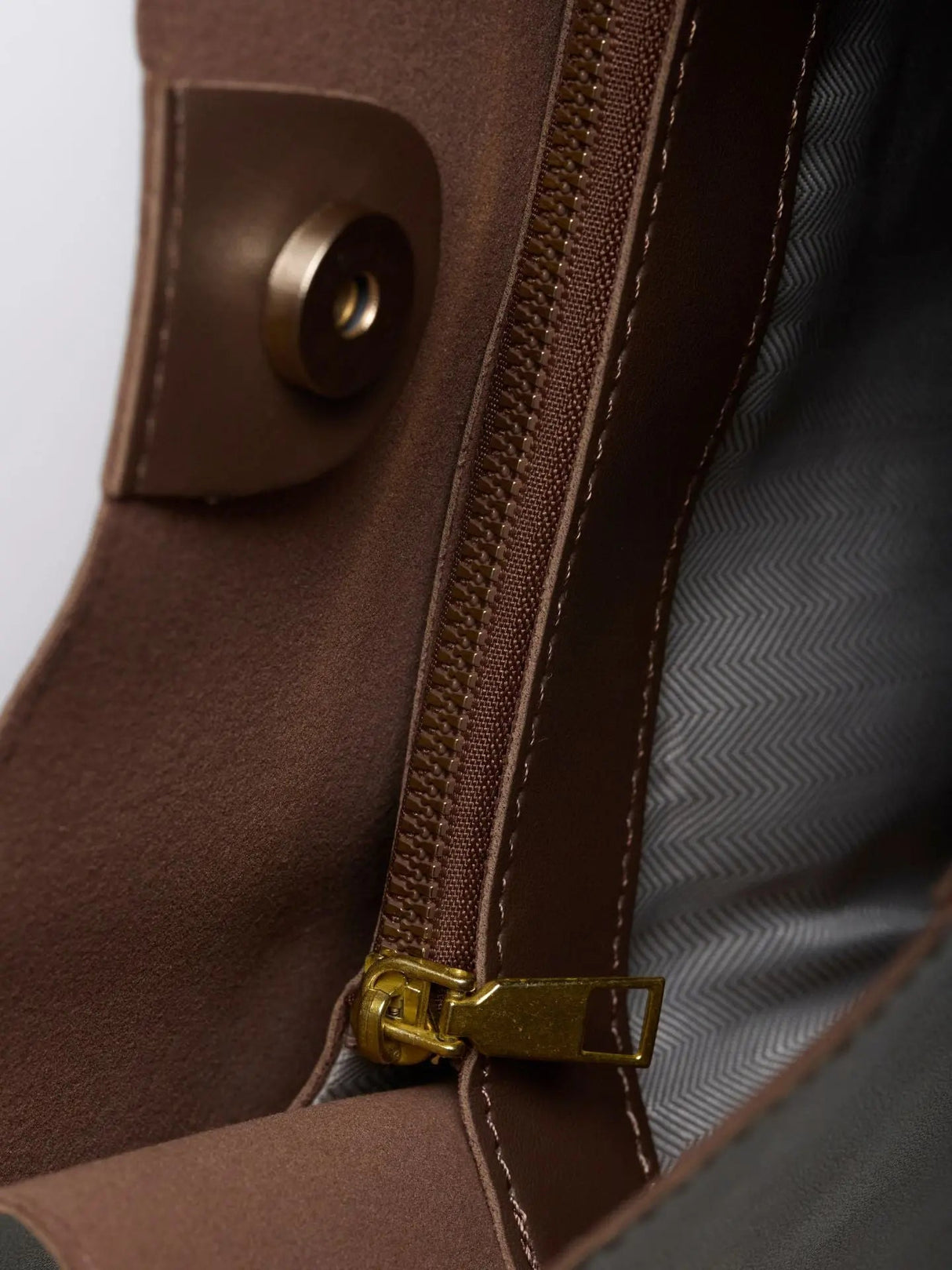 Minimalist Chic Tote Bag for Women – Stylish & Functional