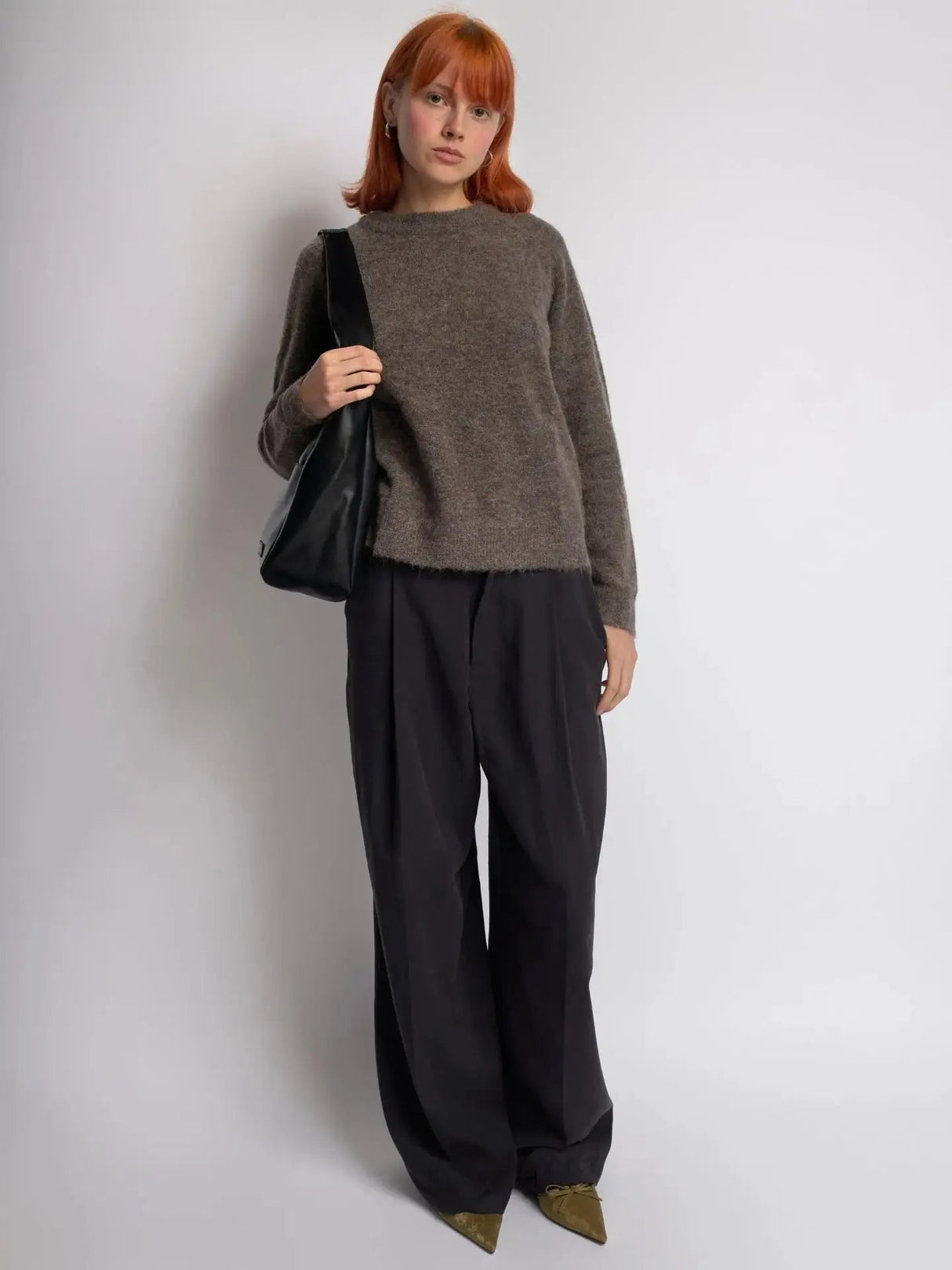 Minimalist Laptop Bag for Women – Stylish & Functional Design for Everyday Use