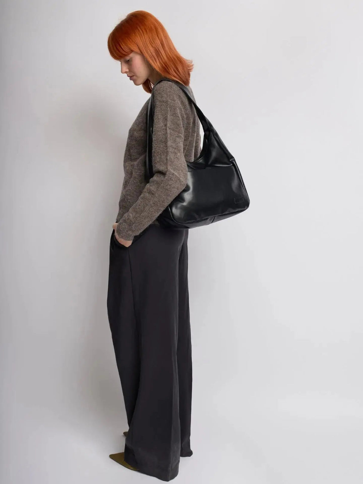Minimalist Laptop Bag for Women – Stylish & Functional Design for Everyday Use