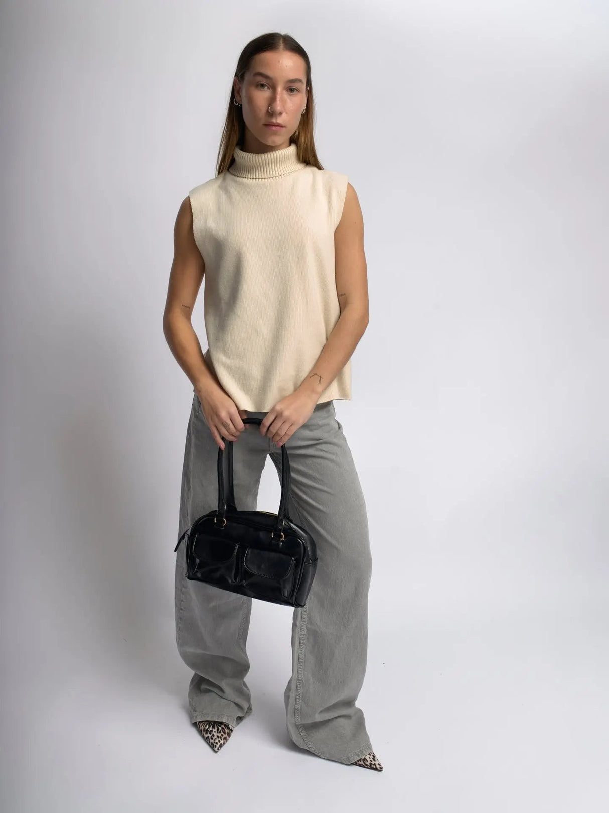 Minimalist Leather Tote Bag for Women – Sleek & Functional Design