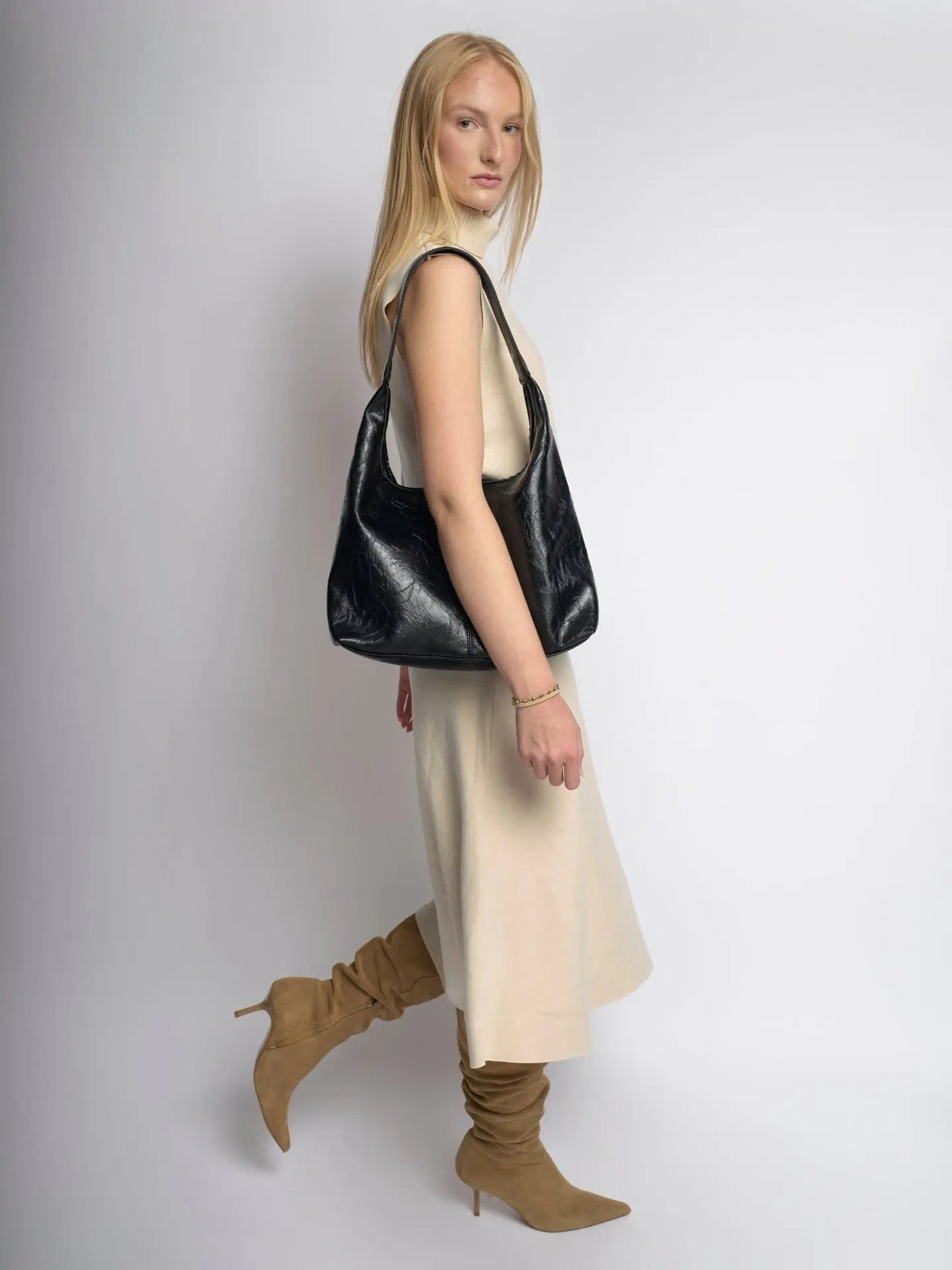 Minimalist Tote Bag for Women – Spacious & Stylish Design