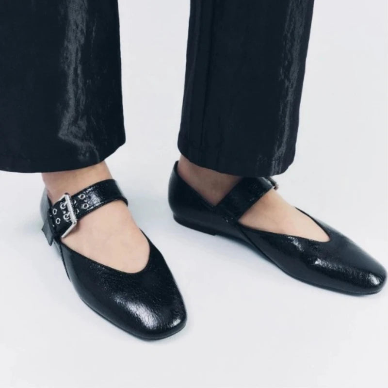 Pointed Toe Flats for Women – Chic & Versatile