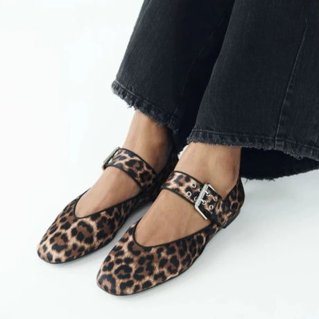 Pointed Toe Flats for Women – Chic & Versatile