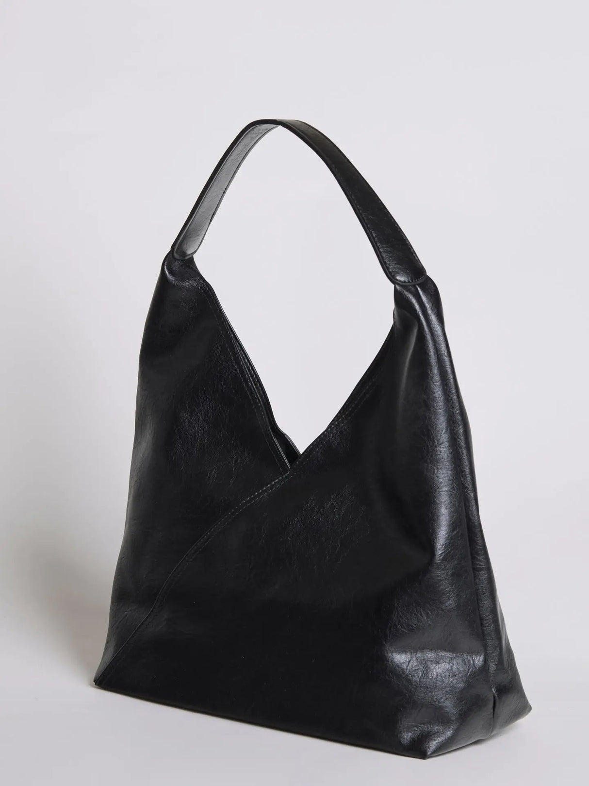 Sleek Shoulder Bag for Women – Spacious Design & Stylish Aesthetic