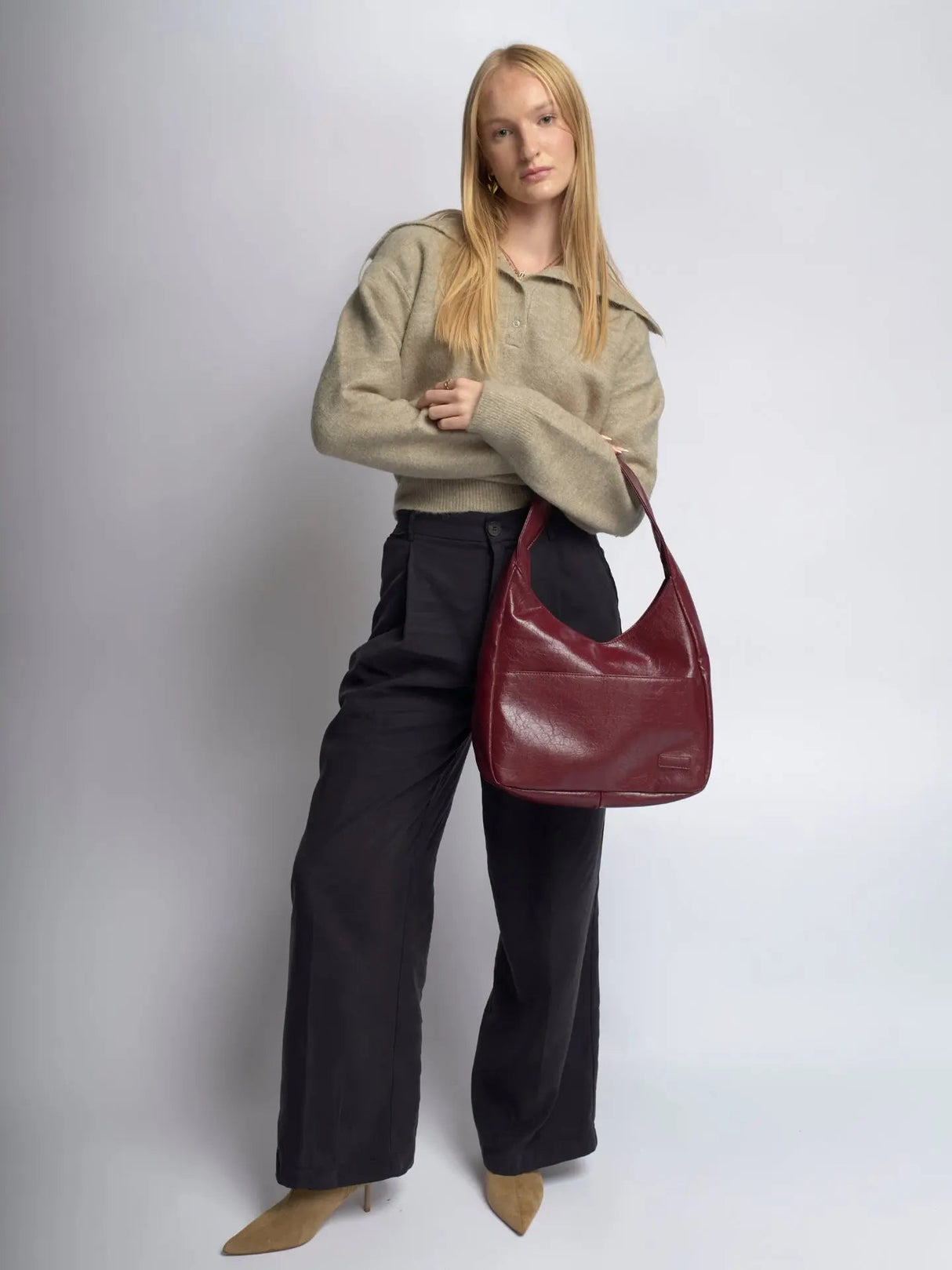Spacious Shoulder Bag for Women – Stylish & Functional