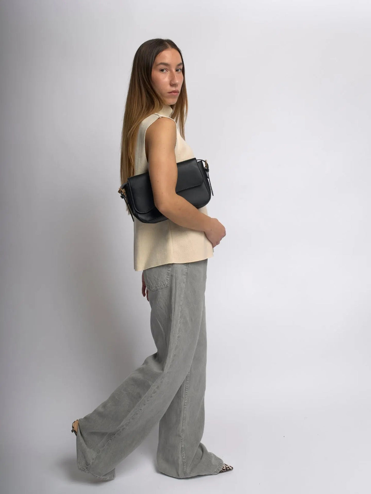 Vegan Leather Shoulder Bag for Women – Stylish & Versatile